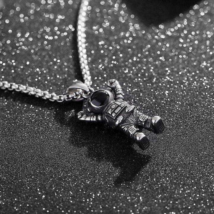 Kalen Great Astronaut Pendant Stainless Steel Cool Boy Necklace Birthday Gift Jewelry Dropshipping.