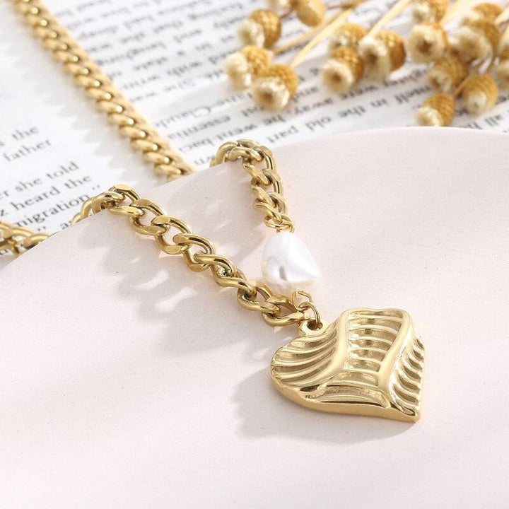 Fashion Heart-Shaped Pendant Cuban Chain Pearl Necklace For Women Personality Charm Girls Sweet Stainless Steel Party Jewelry.
