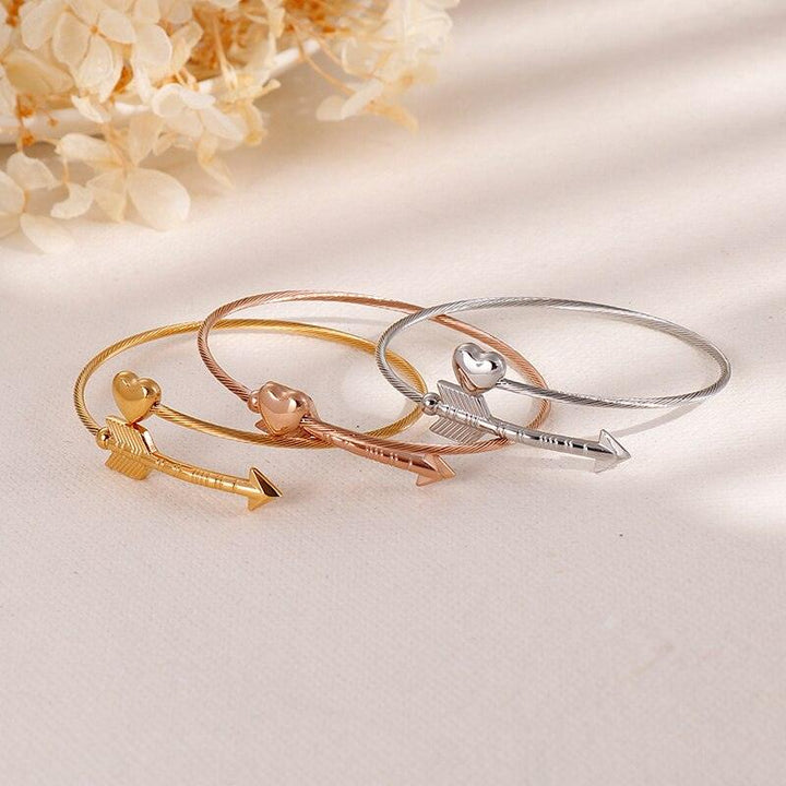 Kalen Fashion Exquisite Cuff Women Bangles Tri-color Stainless Steel Portrait Arrow Heart Bracelets For Women Wedding Jewelry.