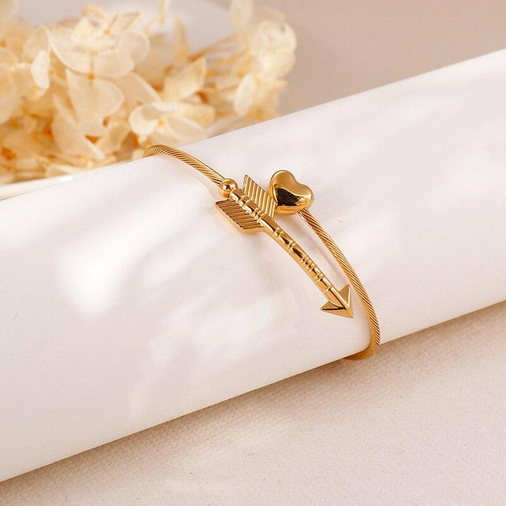 Kalen Fashion Exquisite Cuff Women Bangles Tri-color Stainless Steel Portrait Arrow Heart Bracelets For Women Wedding Jewelry.