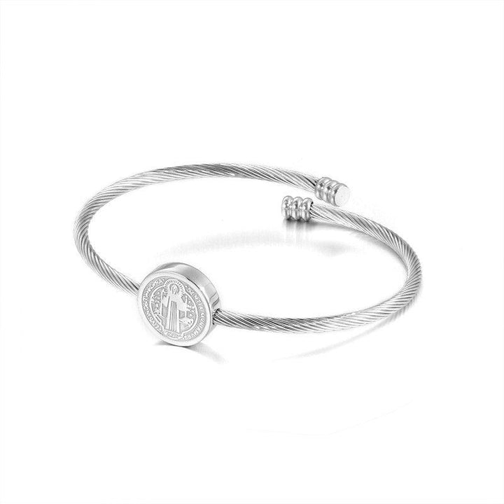 Kalen Fashion Exquisite Cuff Women Bangles Tri-color Stainless Steel Portrait Arrow Heart Bracelets For Women Wedding Jewelry.
