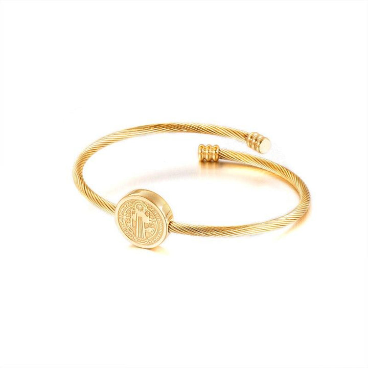 Kalen Fashion Exquisite Cuff Women Bangles Tri-color Stainless Steel Portrait Arrow Heart Bracelets For Women Wedding Jewelry.