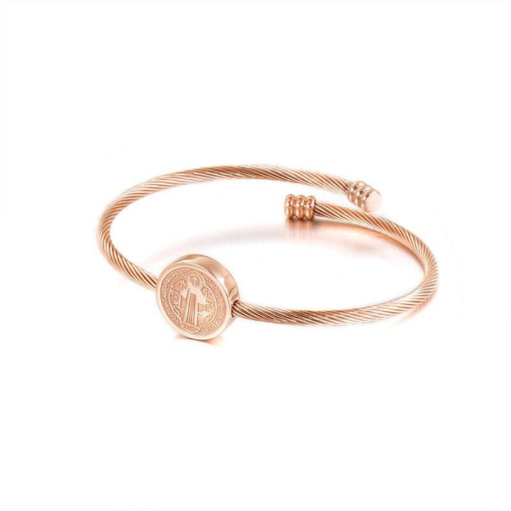 Kalen Fashion Exquisite Cuff Women Bangles Tri-color Stainless Steel Portrait Arrow Heart Bracelets For Women Wedding Jewelry.