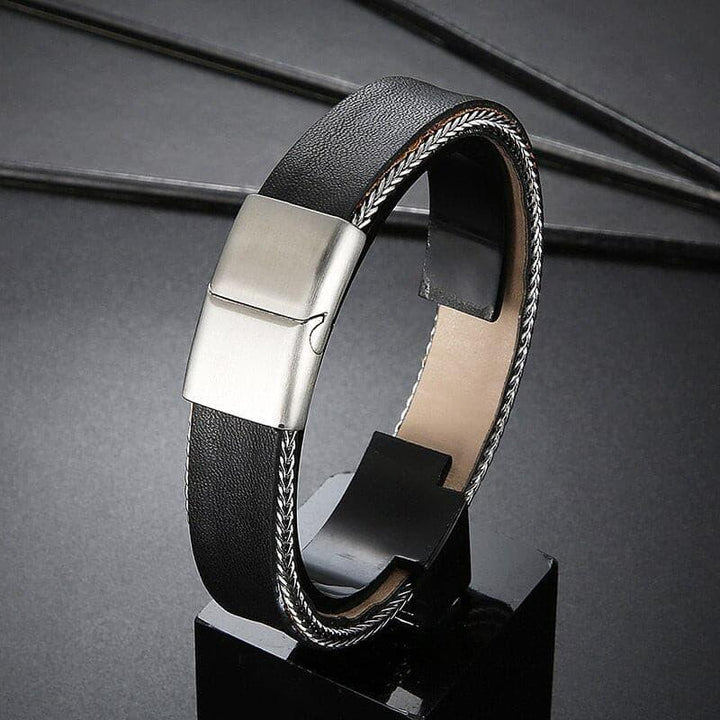 Kalen Punk Solid Color Cowhide Leather Metal Trim Men's Stainless Steel Charm Bracelet Jewelry.