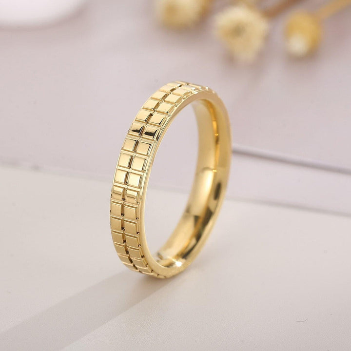 KALEN Waterproof Simple Jewelry Stainless Steel Ring Gold Plated Grid Bold Stacker Rings For Women Grils Metal Lattice Band Ring.